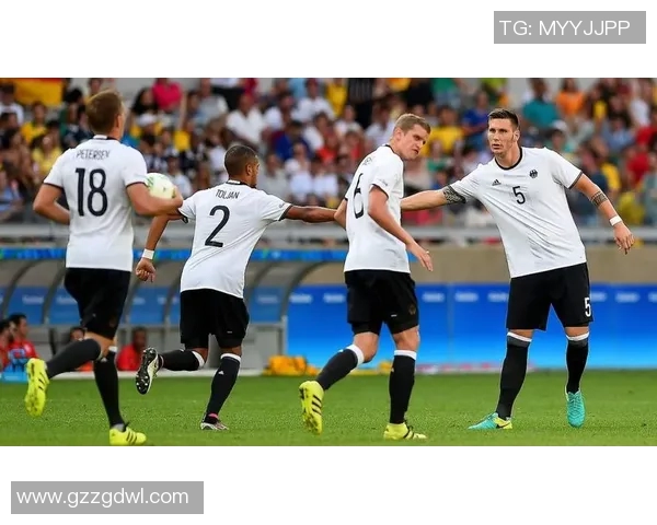 德国与西班牙21岁青年队激战正酣精彩对决引发球迷热议 德国与西班牙21岁青年队激战正酣精彩对决引发球迷热议