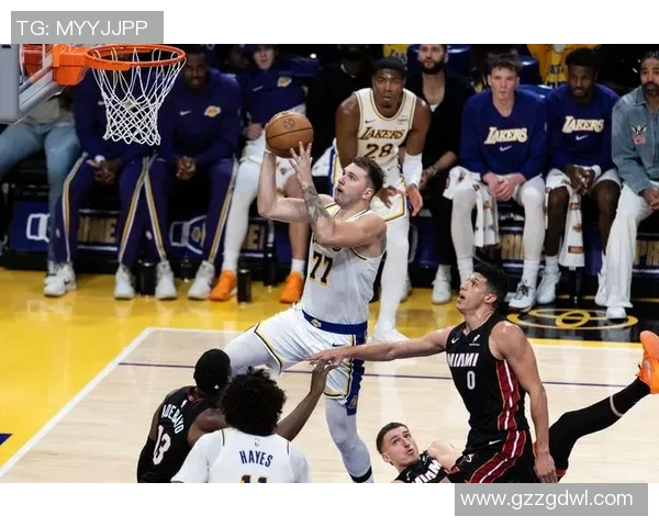 热火与湖人精彩对决回放11月19日全场精彩瞬间回顾