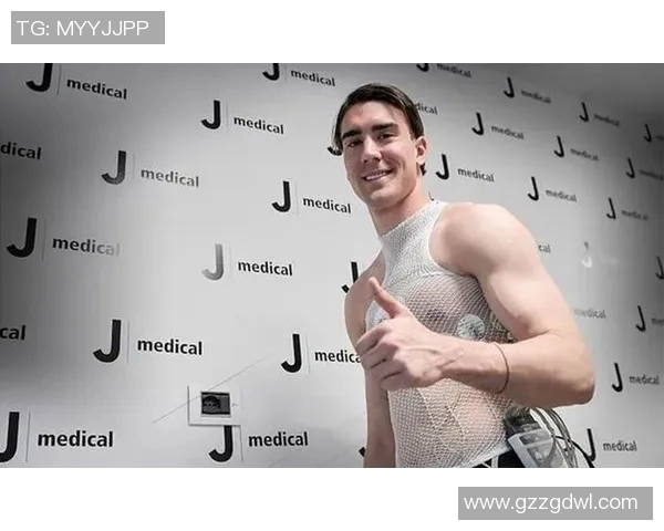 弗拉霍维奇：从天才前锋到足坛新星的成长之路与未来展望