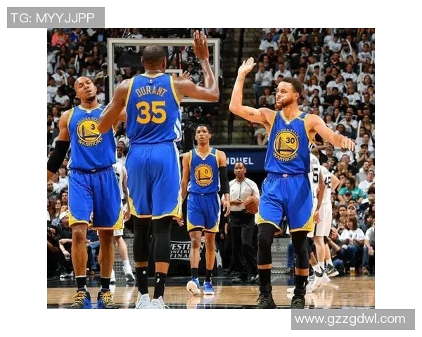 阿森纳与哈德斯比赛裁判表现分析及争议判罚回顾 阿森纳与哈德斯比赛裁判表现分析及争议判罚回顾