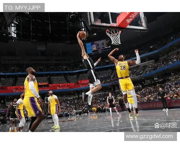 湖人对决灰熊的精彩较量分析与赛后点评