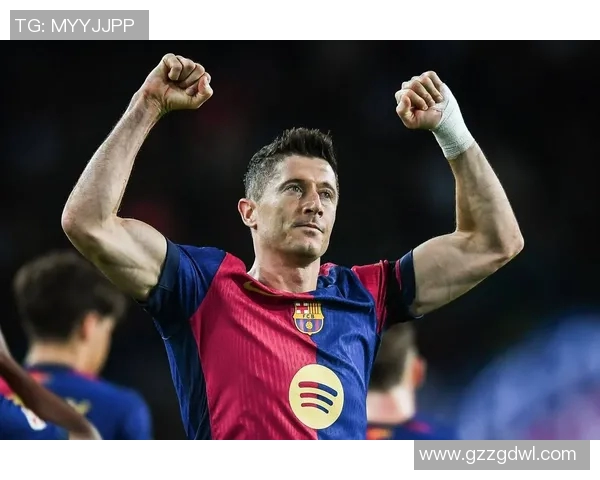 莱万重返德甲对阵旧主拜仁球迷怒斥其忘恩负义行为